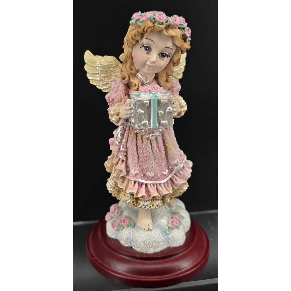 Vtg 1996 House of Lloyd‎ Figurine Christmas Around the World Giving Angel Gift